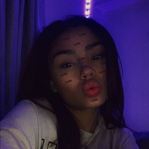 Meet your Posher, Alexis